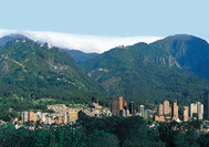 Vista de los cerros de Bogot, a la izquierda el Monserrate, el ms conocido