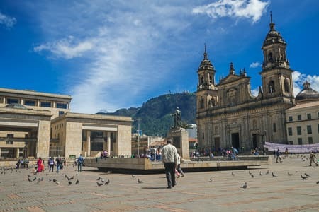 Viajes a Colombia| Plaza en centro de Bogot