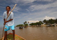 Lugareo navegando el ro en La Guajira